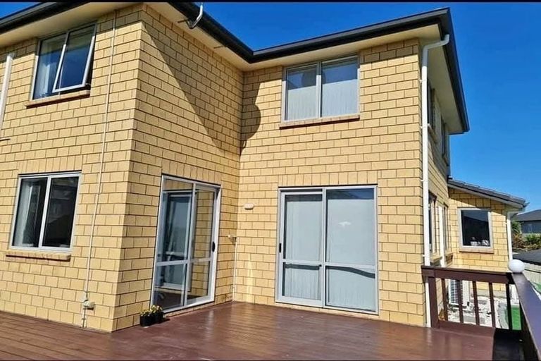 Photo of property in 21 Kirikiri Drive, Papakura, 2110