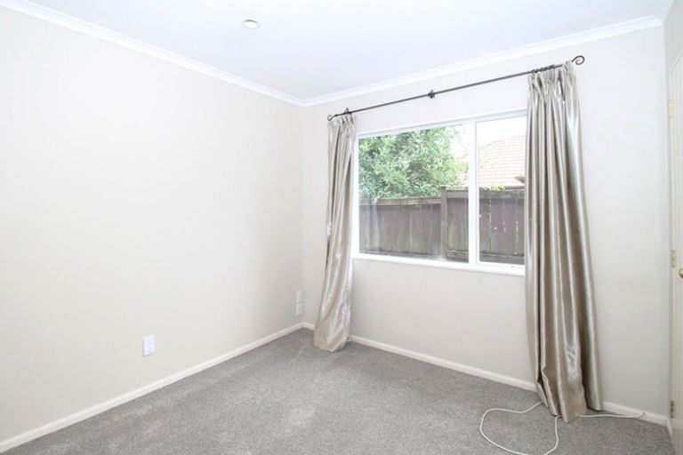 Photo of property in 2 Cambrian Crescent, Flat Bush, Auckland, 2016