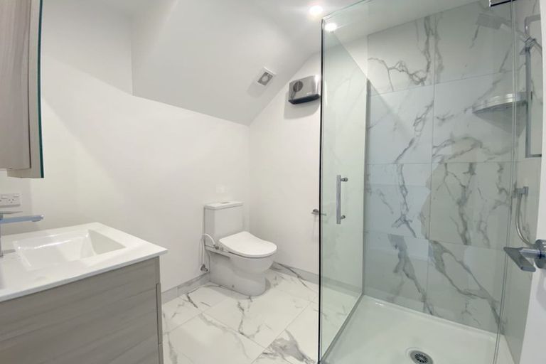 Photo of property in 2/7 Flanshaw Road, Te Atatu South, Auckland, 0610