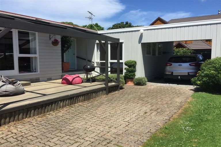 Photo of property in 62 Ngaio Road, Waikanae, 5036