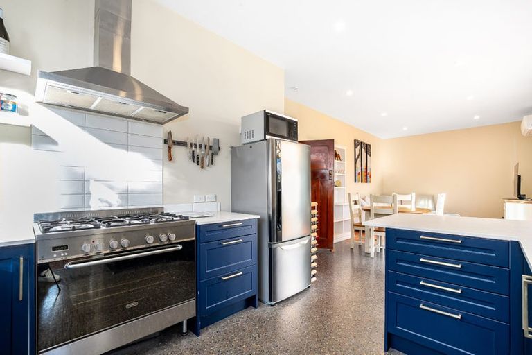 Photo of property in 134 Onepu Road, Lyall Bay, Wellington, 6022