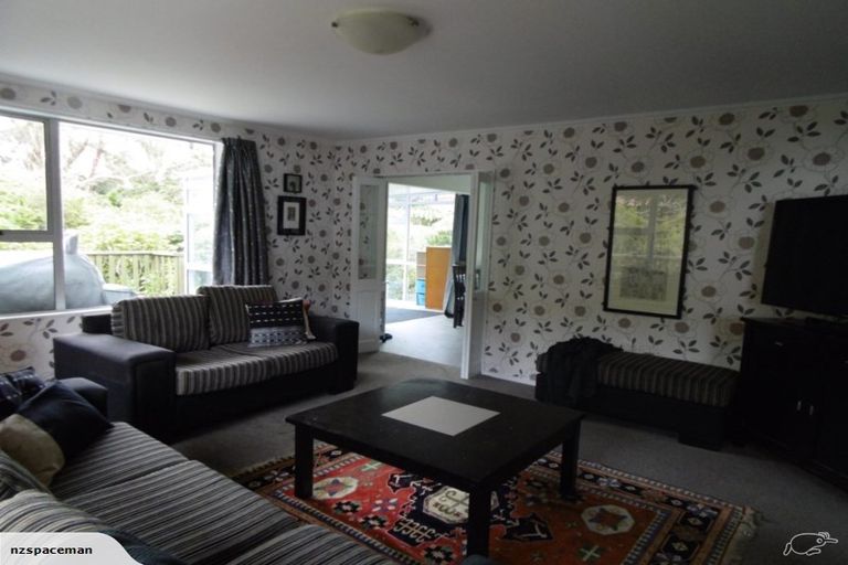 Photo of property in 4 Rokewa Way, Paparangi, Wellington, 6037