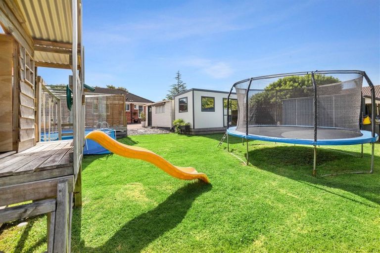 Photo of property in 7 Kervil Avenue, Te Atatu Peninsula, Auckland, 0610