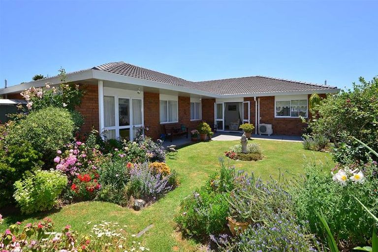 Photo of property in 20 Lakeside Drive, Orewa, 0931