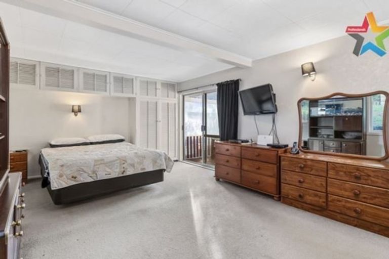 Photo of property in 5 Bird Grove, Stokes Valley, Lower Hutt, 5019