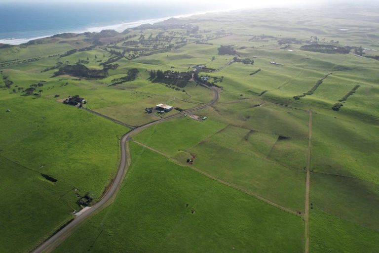 Photo of property in 177 Rehutai Road, Baylys Beach, 0377