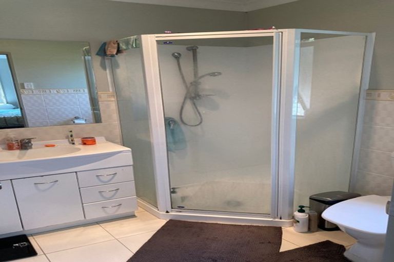 Photo of property in 61 Helleur Road, Massey, Auckland, 0614