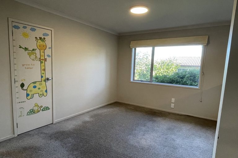 Photo of property in 14 Springtide Place, Red Beach, 0932