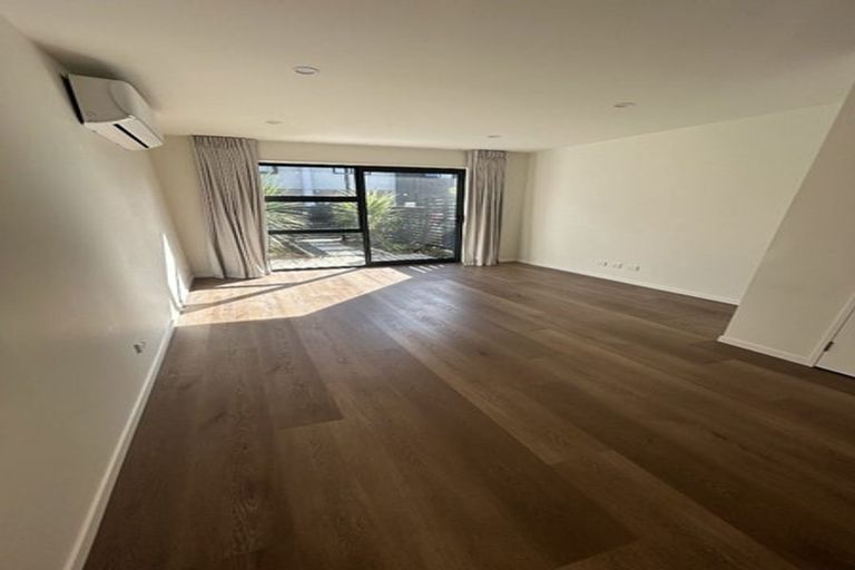 Photo of property in 9/327 Glengarry Road, Glen Eden, Auckland, 0602