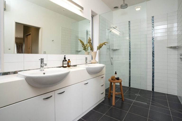 Photo of property in 3 Leabridge Mews, Harewood, Christchurch, 8051