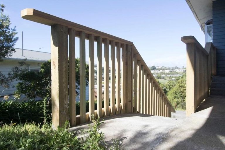 Photo of property in 16 Loasby Crescent, Newlands, Wellington, 6037