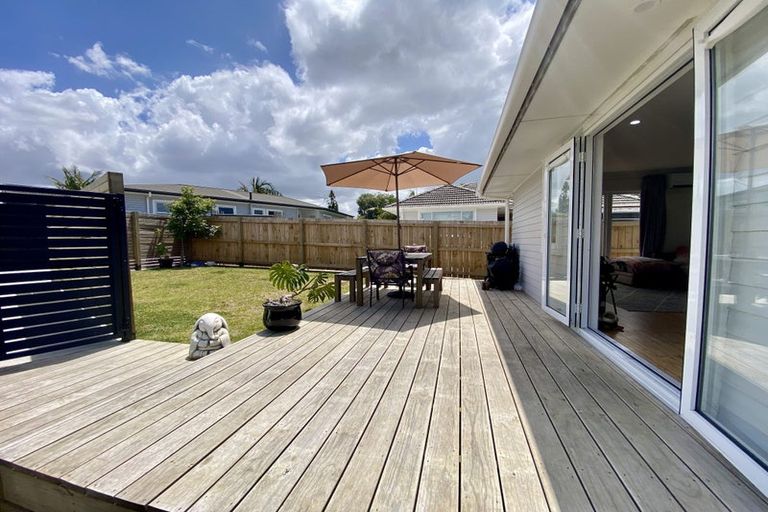 Photo of property in 43a Taikata Road, Te Atatu Peninsula, Auckland, 0610