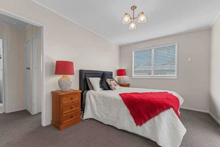 Photo of property in 9 Le Havre Place, Takanini, 2112