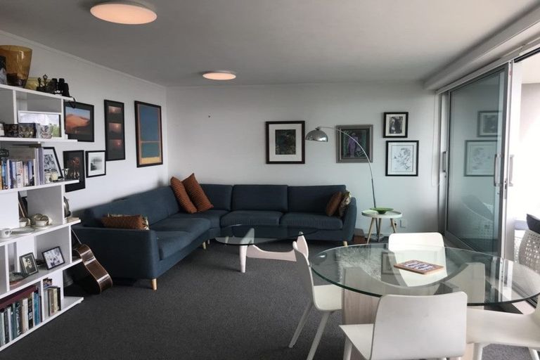 Photo of property in Seaview Apartments, 8/64 Milford Road, Milford, Auckland, 0620