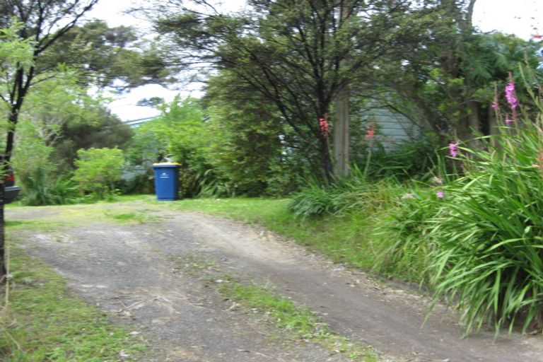 Photo of property in 4 George Avenue, Herald Island, Auckland, 0618
