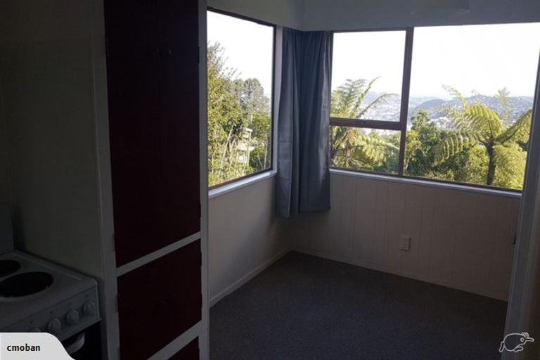 Photo of property in 8b Middlesex Place, Northland, Wellington, 6012