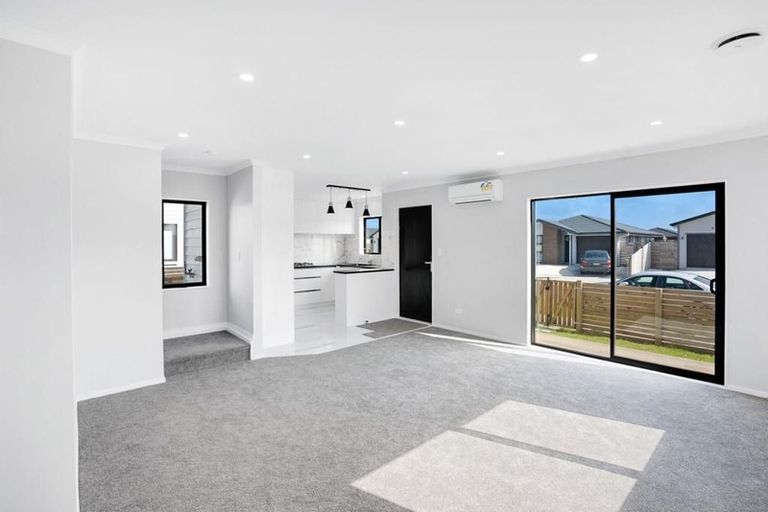 Photo of property in 20 Survila Street, Takanini, 2110