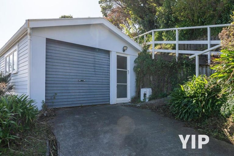 Photo of property in 58 Kenmore Street, Newlands, Wellington, 6037