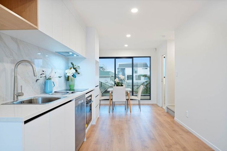 Photo of property in 4/11 Hereford Street, Te Atatu Peninsula, Auckland, 0610