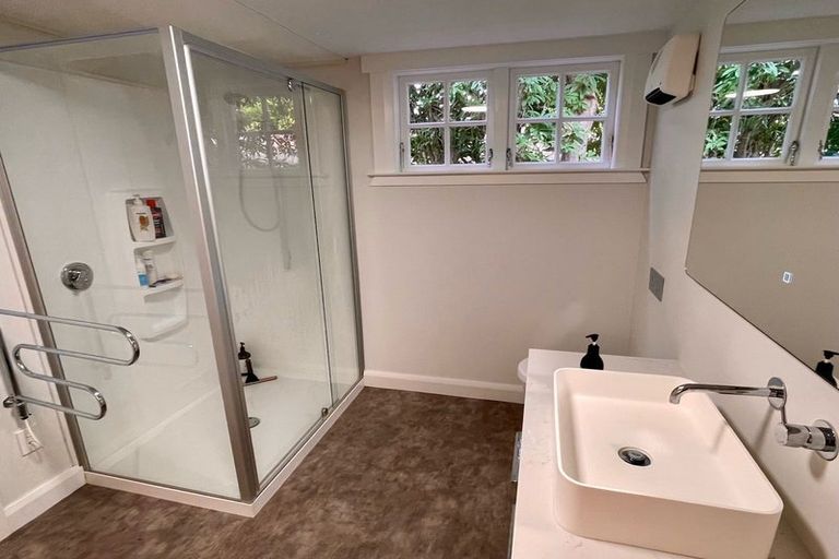 Photo of property in 10 Paisley Terrace, Karori, Wellington, 6012