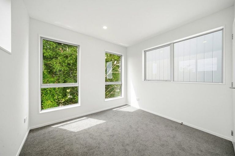 Photo of property in 26e Trojan Crescent, New Lynn, Auckland, 0600