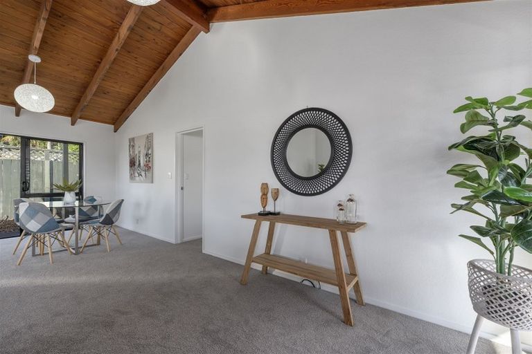 Photo of property in 12a Croydon Road, New Lynn, Auckland, 0600