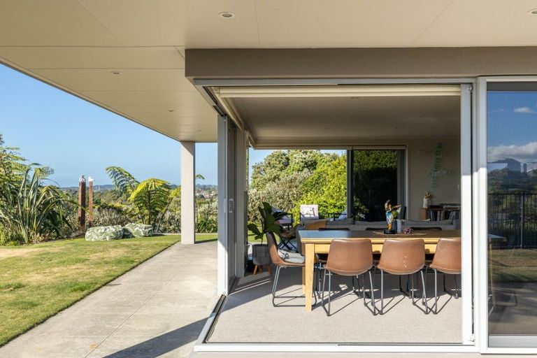 Photo of property in 33 Veale Road, Frankleigh Park, New Plymouth, 4371