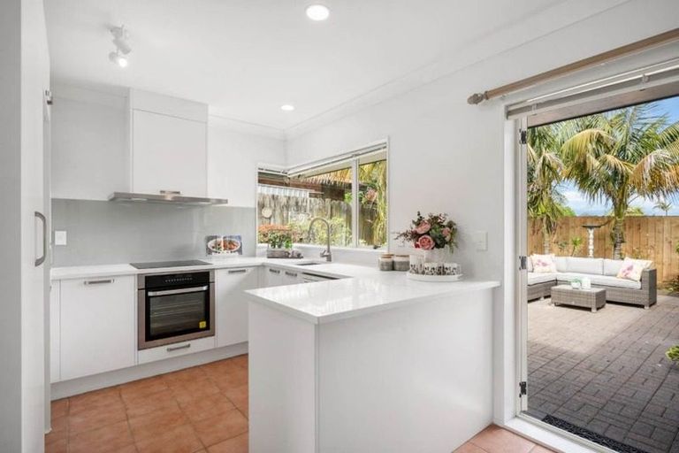 Photo of property in 2/12 Nakhle Place, Manurewa, Auckland, 2105