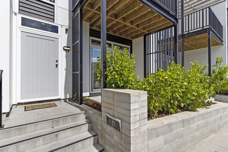 Photo of property in 25 Marine Parade, Hobsonville, Auckland, 0616