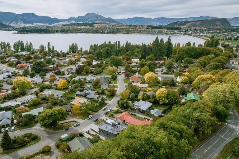 Photo of property in 15b Heuchan Lane, Wanaka, 9305