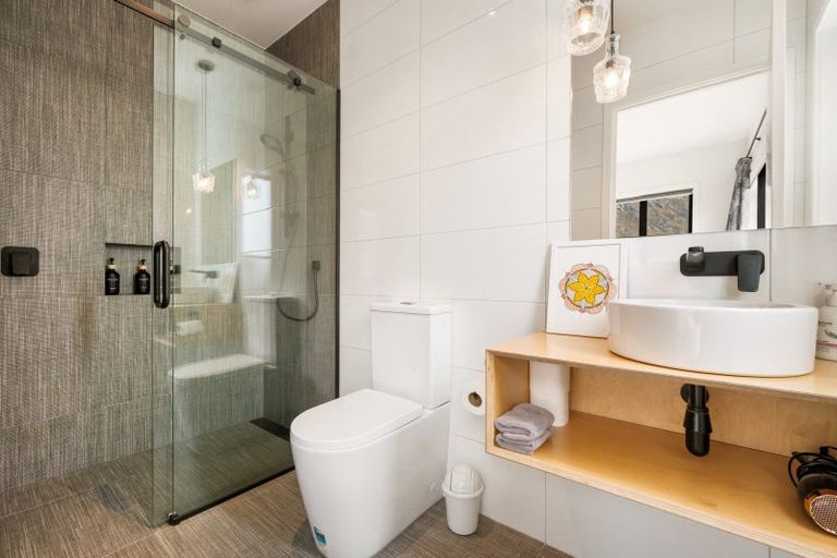 Photo of property in 37 Pendeen Crescent, Jacks Point, Queenstown, 9371
