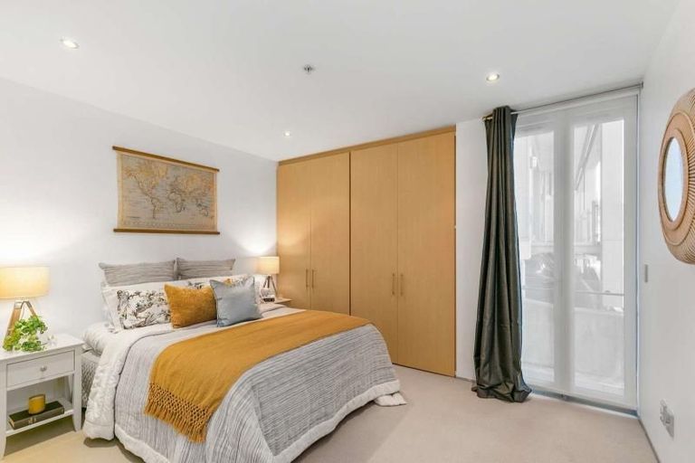 Photo of property in Sanctum Apartment, 10 Ebor Street, Te Aro, Wellington, 6011