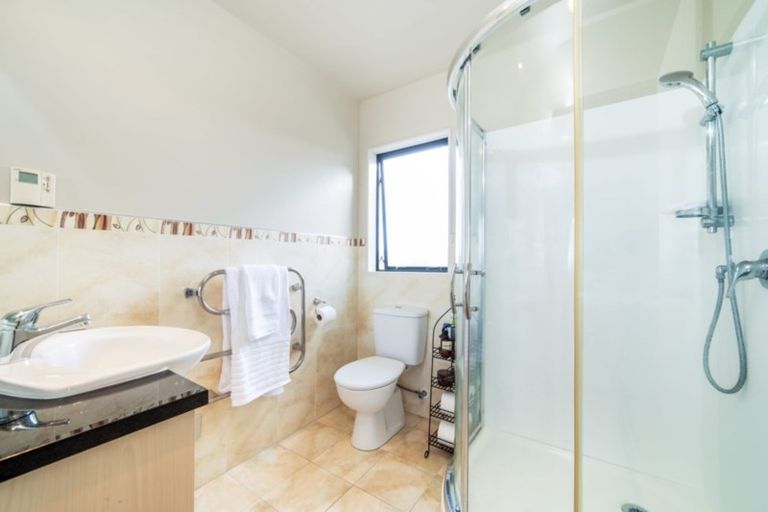 Photo of property in 17 Gordon Stanley Drive, Massey, Auckland, 0614