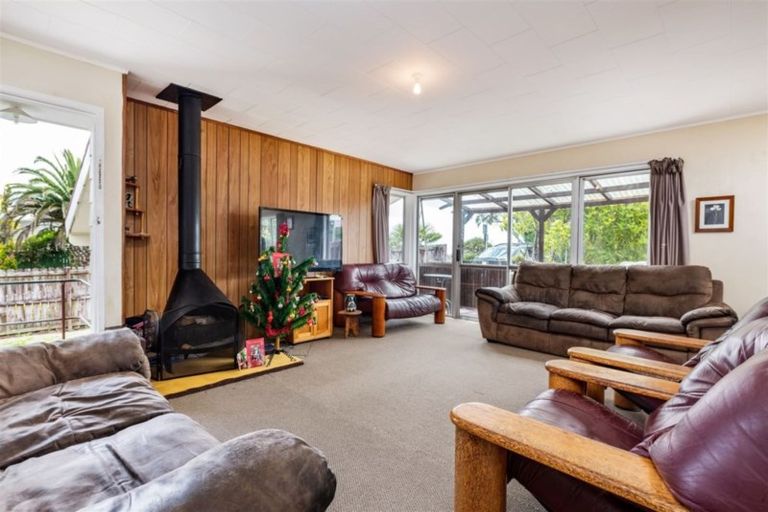Photo of property in 308 Don Buck Road, Massey, Auckland, 0614