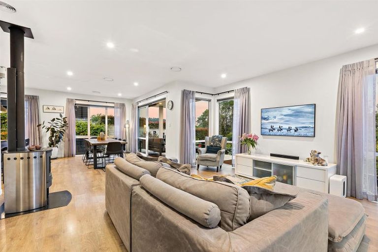 Photo of property in 2 Nikau Way, Riverhead, 0820