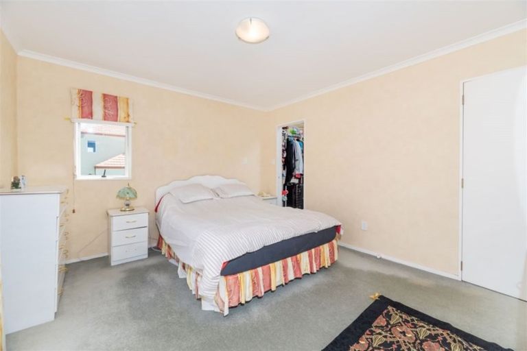 Photo of property in 10 Dainton Place, New Lynn, Auckland, 0600