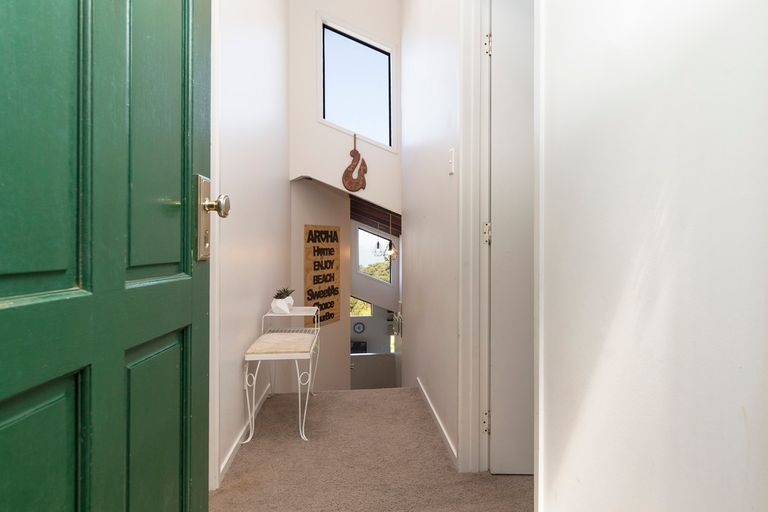 Photo of property in 692 South Titirangi Road, Titirangi, Auckland, 0604