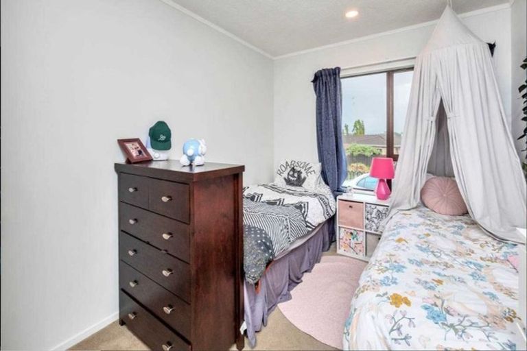 Photo of property in 21 Crosby Road, West Harbour, Auckland, 0618