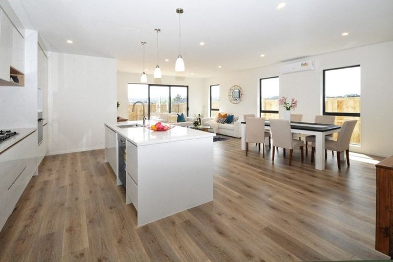 Photo of property in 20 Konoba Avenue, Kumeu, 0810