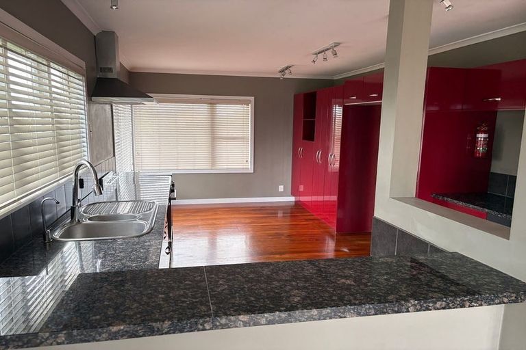 Photo of property in 124 Whangaparaoa Road, Red Beach, 0932