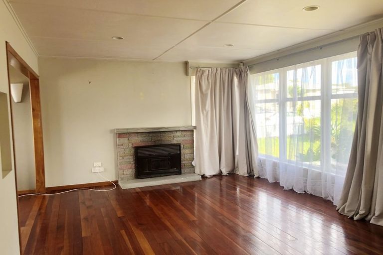 Photo of property in 4 Beverly Place, New Lynn, Auckland, 0600