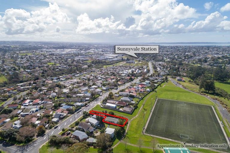 Photo of property in 106 Seymour Road, Sunnyvale, Auckland, 0612