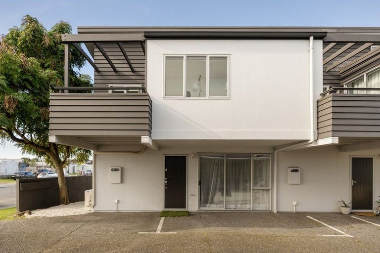 Photo of property in 1/10 Enterprise Drive, Papamoa Beach, Papamoa, 3118