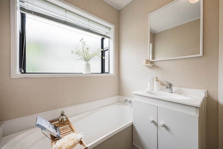 Photo of property in 12 Clearview Heights, Ranui, Auckland, 0612
