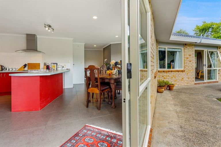 Photo of property in 1 Fleetwood Drive, Henderson, Auckland, 0612