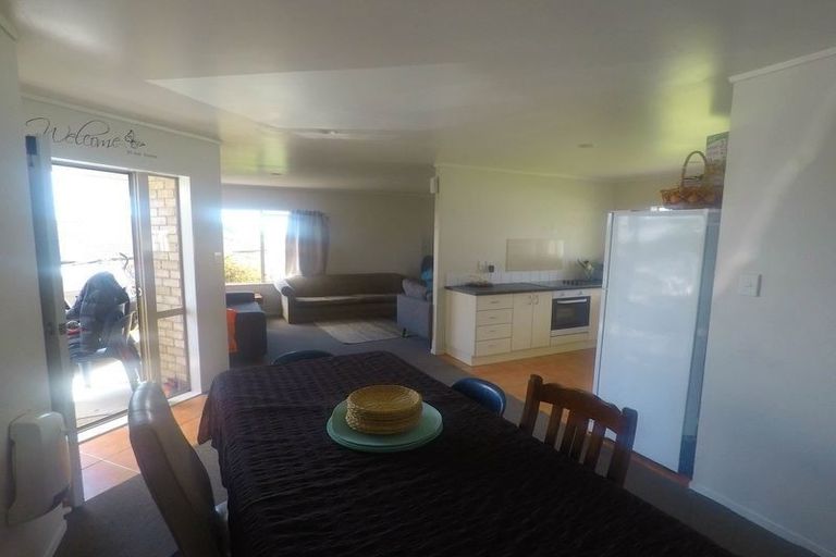 Photo of property in 5 Novak Place, Mangere, Auckland, 2022