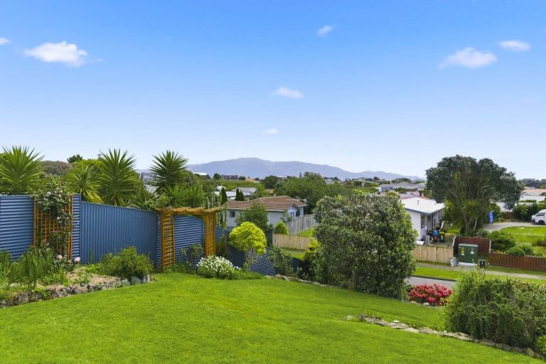 Photo of property in 2 Sunset Terrace, Waikanae Beach, Waikanae, 5036