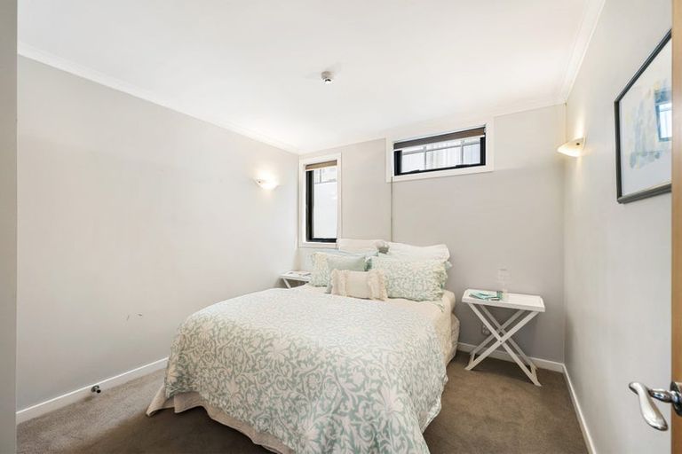 Photo of property in Endeavour Apartments, 21/125u Thorndon Quay, Pipitea, Wellington, 6011