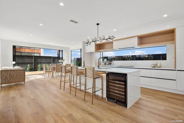 Photo of property in 6 Picnic Point Road, Hobsonville, Auckland, 0616