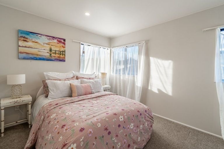 Photo of property in 1/8 Mandica Place, Sunnynook, Auckland, 0632